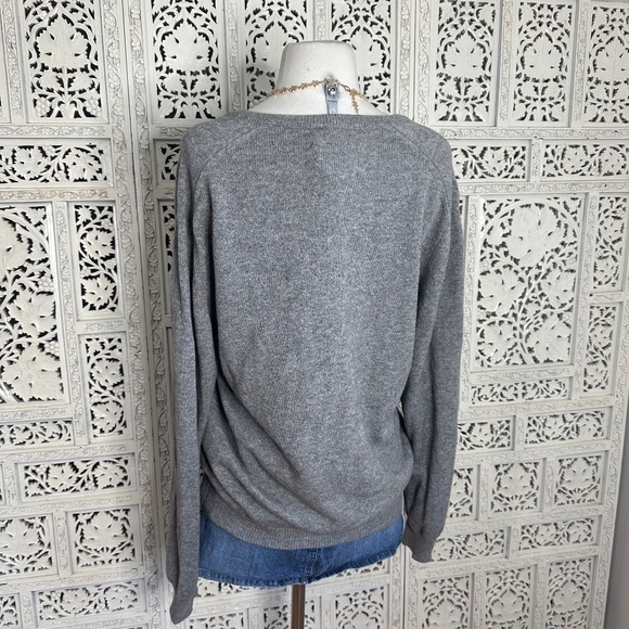 Vintage Archie Brown & Son 100% Cashmere Gray V Neck Sweater Sz Medium - Picture 6 of 9